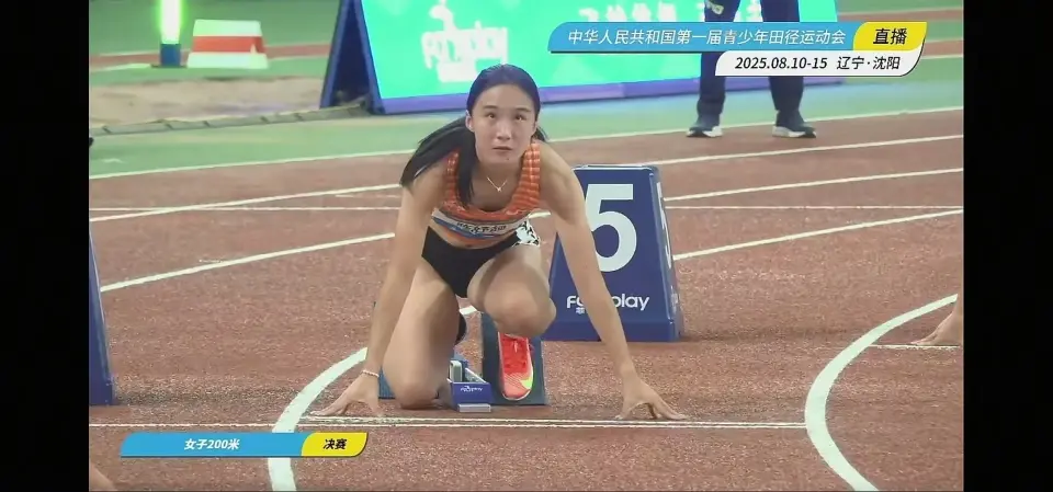 img, 世界青年纪, 她进入弯道 img, 世界青年纪, 她进入弯道