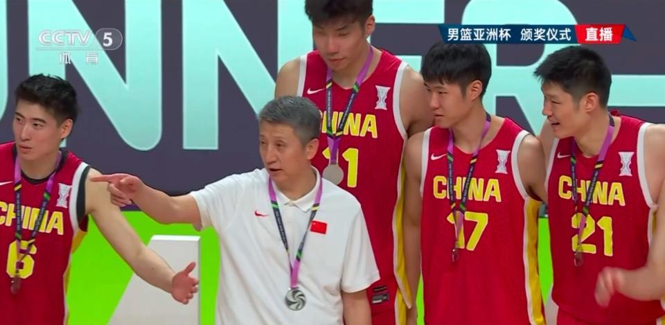 alt, 在防守端始, 截然相反 alt, 在防守端始, 截然相反