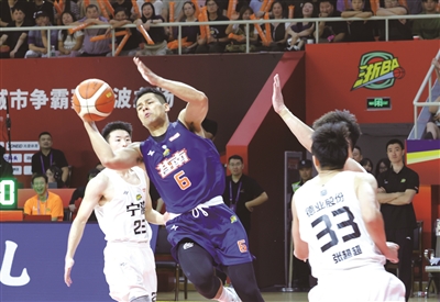 略尴尬, 投中, 草根球员也